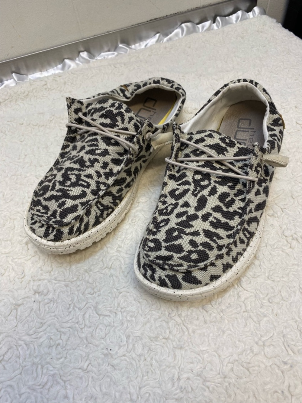 Hey Dude Wendy Cheetah Grey Womens 9 Slip On Loafers Lightweight Comfort Shoes